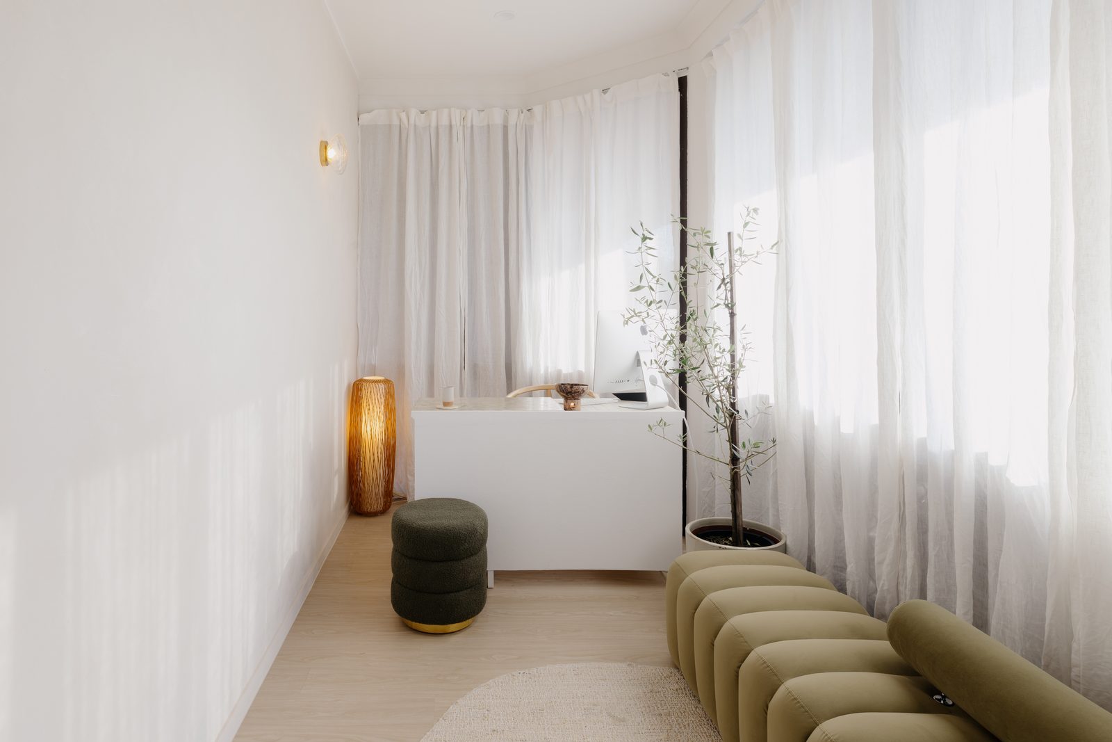 Vyne Health acupuncture clinic reception and waiting area in Miami, Gold Coast